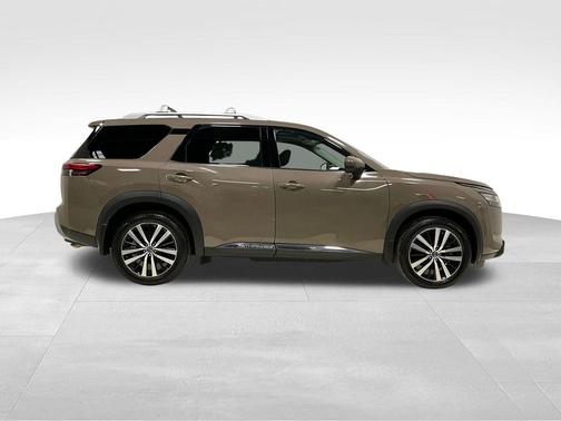2023 Nissan Pathfinder Platinum 4WD