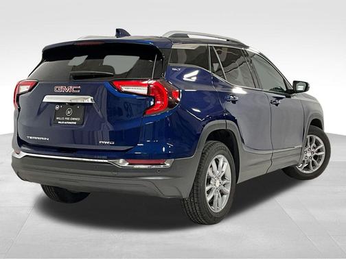 Marine Metallic 2022 GMC Terrain SLT