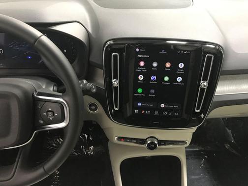 Vapour Grey Metallic 2026 Volvo XC40 Plus, B5 AWD Gas (mild hybrid), Dark