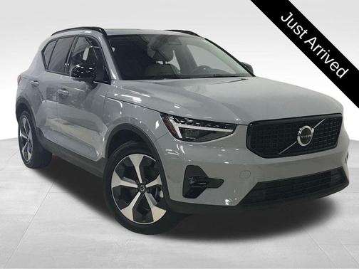 Vapour Grey Metallic 2026 Volvo XC40 Plus, B5 AWD Gas (mild hybrid), Dark
