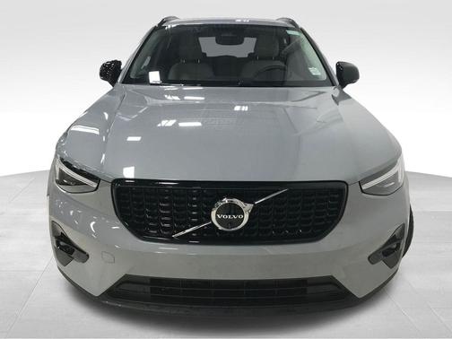 Vapour Grey Metallic 2026 Volvo XC40 Plus, B5 AWD Gas (mild hybrid), Dark