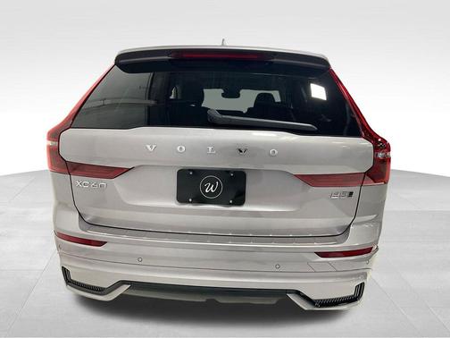 Aurora Silver 2026 Volvo XC60 B5 Plus