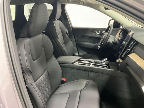 Aurora Silver 2026 Volvo XC60 B5 Plus