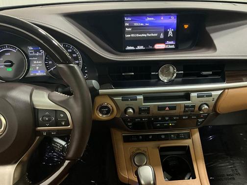 2017 Lexus ES 300h Base