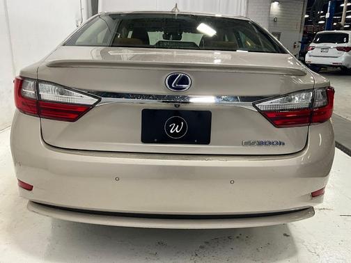 2017 Lexus ES 300h Base