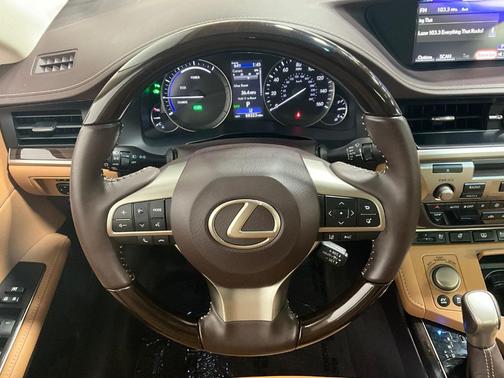 2017 Lexus ES 300h Base