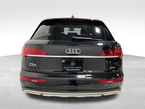 Mythos Black Metallic 2021 Audi Q5 45 Premium Plus