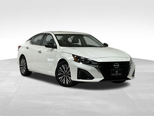 Pearl White Tricoat 2024 Nissan Altima 2.5 SV
