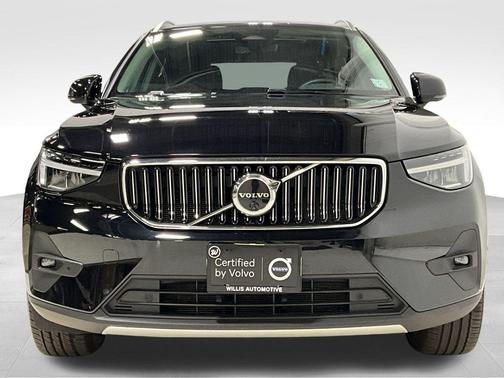 2025 Volvo XC40 B5 Plus Bright Theme