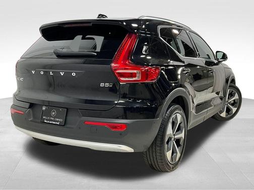 2025 Volvo XC40 B5 Plus Bright Theme