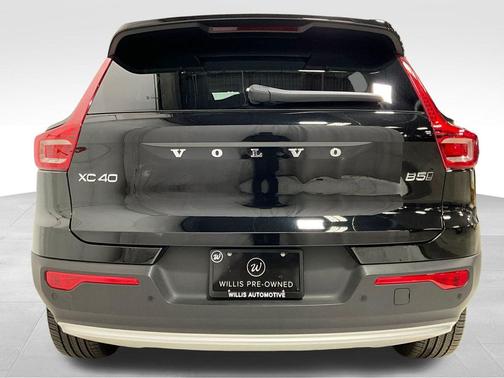 2025 Volvo XC40 B5 Plus Bright Theme