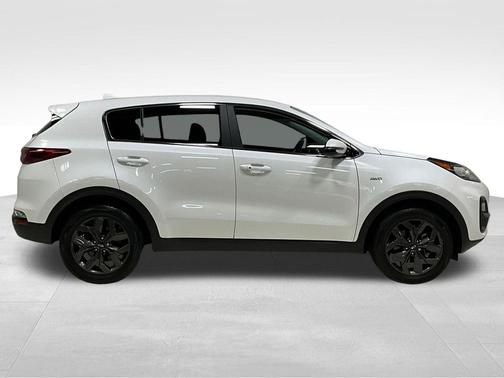 Snow White Pearl 2022 Kia Sportage LX