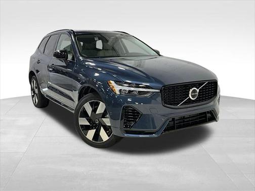 2025 Volvo XC60 Plug-In Hybrid T8 Plus