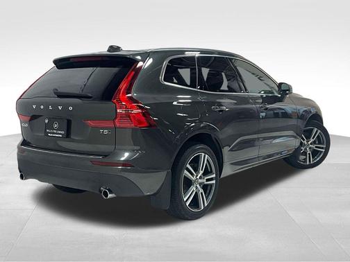 Pine Grey Metallic 2021 Volvo XC60 T5 Momentum