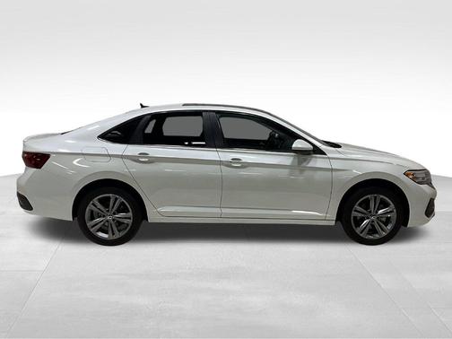 Opal White Pearl 2023 Volkswagen Jetta 1.5T SE