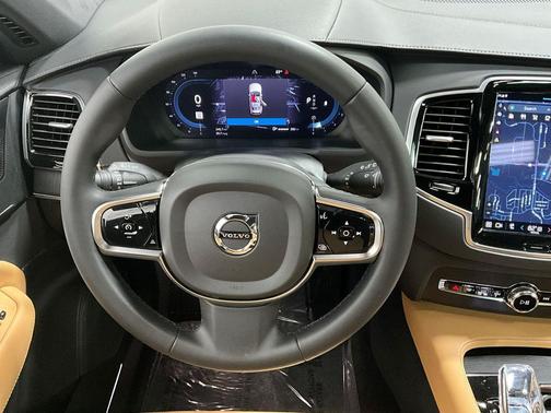 2023 Volvo XC90 B6 Ultimate 7-Seater