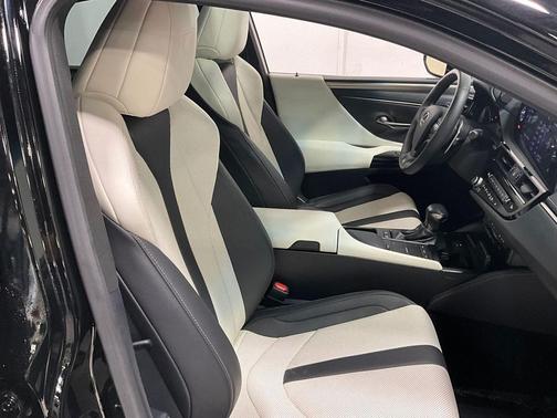 2022 Lexus ES 300h F SPORT