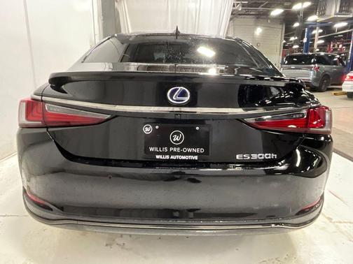 2022 Lexus ES 300h F SPORT