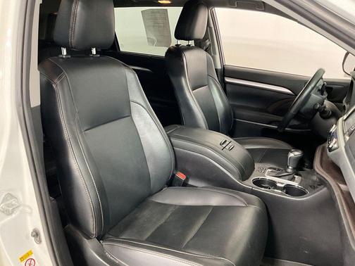 Blizzard Pearl 2019 Toyota Highlander XLE