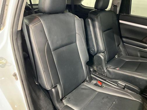 Blizzard Pearl 2019 Toyota Highlander XLE