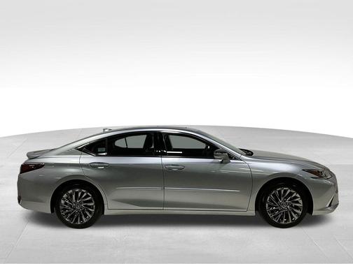 2025 Lexus ES 300h Luxury