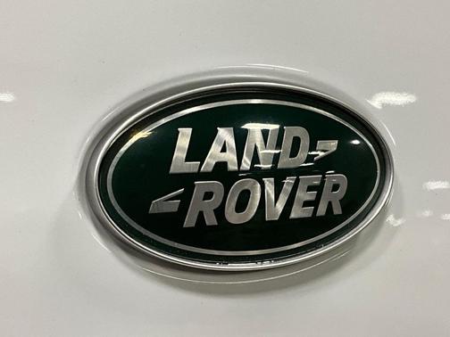 Fuji White 2023 Land Rover Defender 110 SE