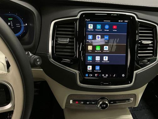 2024 Volvo XC90 Recharge Plug-In Hybrid T8 Ultimate Bright Theme 7-Seater