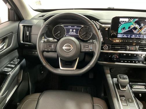 2023 Nissan Pathfinder SL 4WD