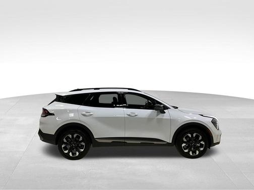 Glacial White Pearl 2024 Kia Sportage X-Line
