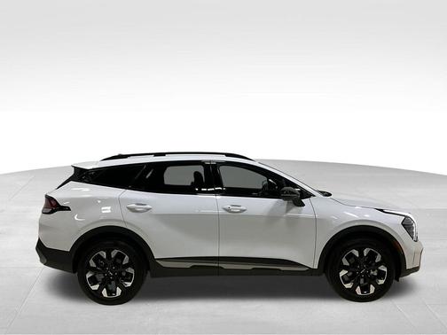 Glacial White Pearl 2024 Kia Sportage X-Line