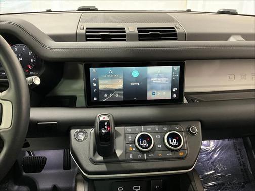 2024 Land Rover Defender 110 P300