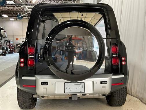 2024 Land Rover Defender 110 P300