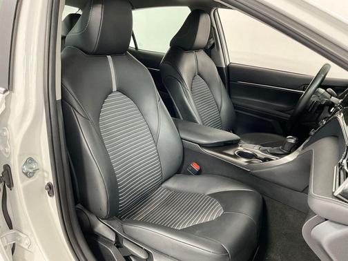 Ice Cap 2024 Toyota Camry SE