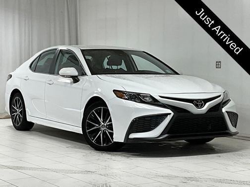 Ice Cap 2024 Toyota Camry SE