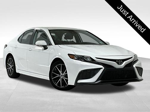 Ice Cap 2024 Toyota Camry SE
