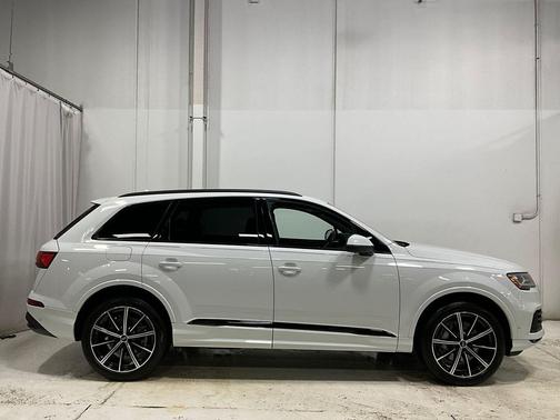 2022 Audi Q7 55 Premium Plus