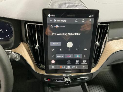 Onyx Black Metallic 2026 Volvo XC60 B5 Ultra