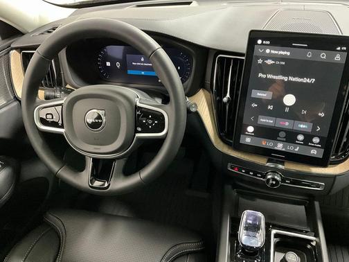 Onyx Black Metallic 2026 Volvo XC60 B5 Ultra