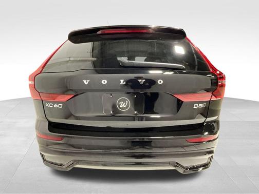 Onyx Black Metallic 2026 Volvo XC60 B5 Ultra