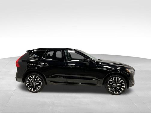 Onyx Black Metallic 2026 Volvo XC60 B5 Ultra
