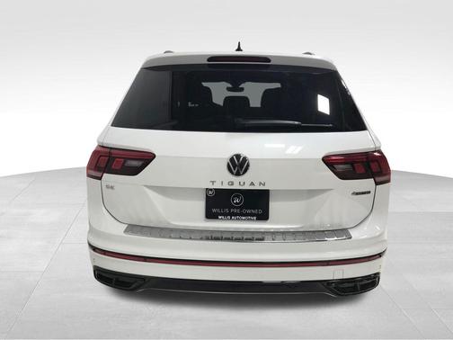 Oryx White Pearl 2022 Volkswagen Tiguan 2.0T SE R-Line Black 4MOTION