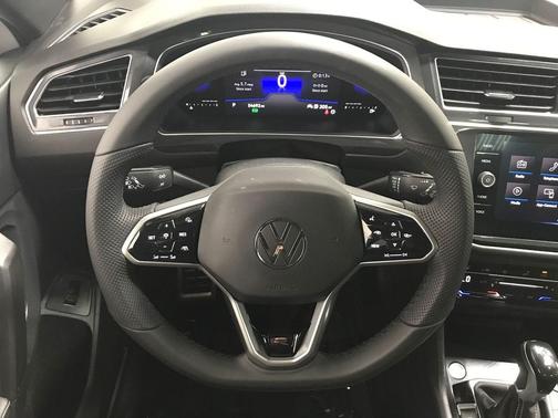 Oryx White Pearl 2022 Volkswagen Tiguan 2.0T SE R-Line Black 4MOTION