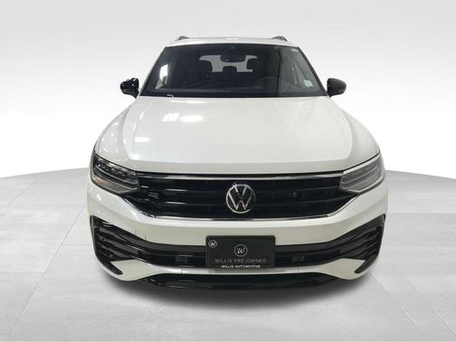 Oryx White Pearl 2022 Volkswagen Tiguan 2.0T SE R-Line Black 4MOTION