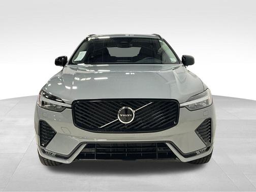 Gray 2027 Volvo XC60 Plus