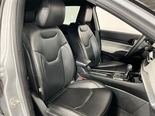 Silver Zynith Metallic Clearcoat 2024 Jeep Compass Limited