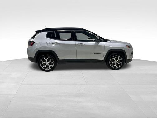 Silver Zynith Metallic Clearcoat 2024 Jeep Compass Limited