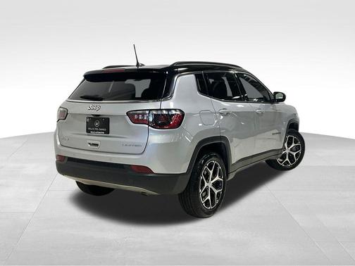 Silver Zynith Metallic Clearcoat 2024 Jeep Compass Limited