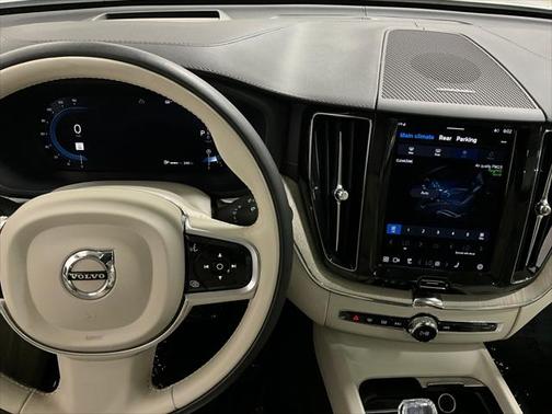 2022 Volvo XC60 B5 Inscription