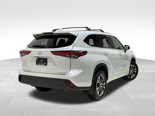 Wind Chill Pearl 2022 Toyota Highlander XLE