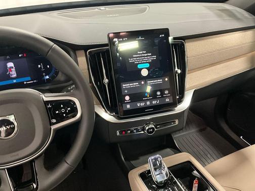 2025 Volvo XC90 B6 Plus 7-Seater